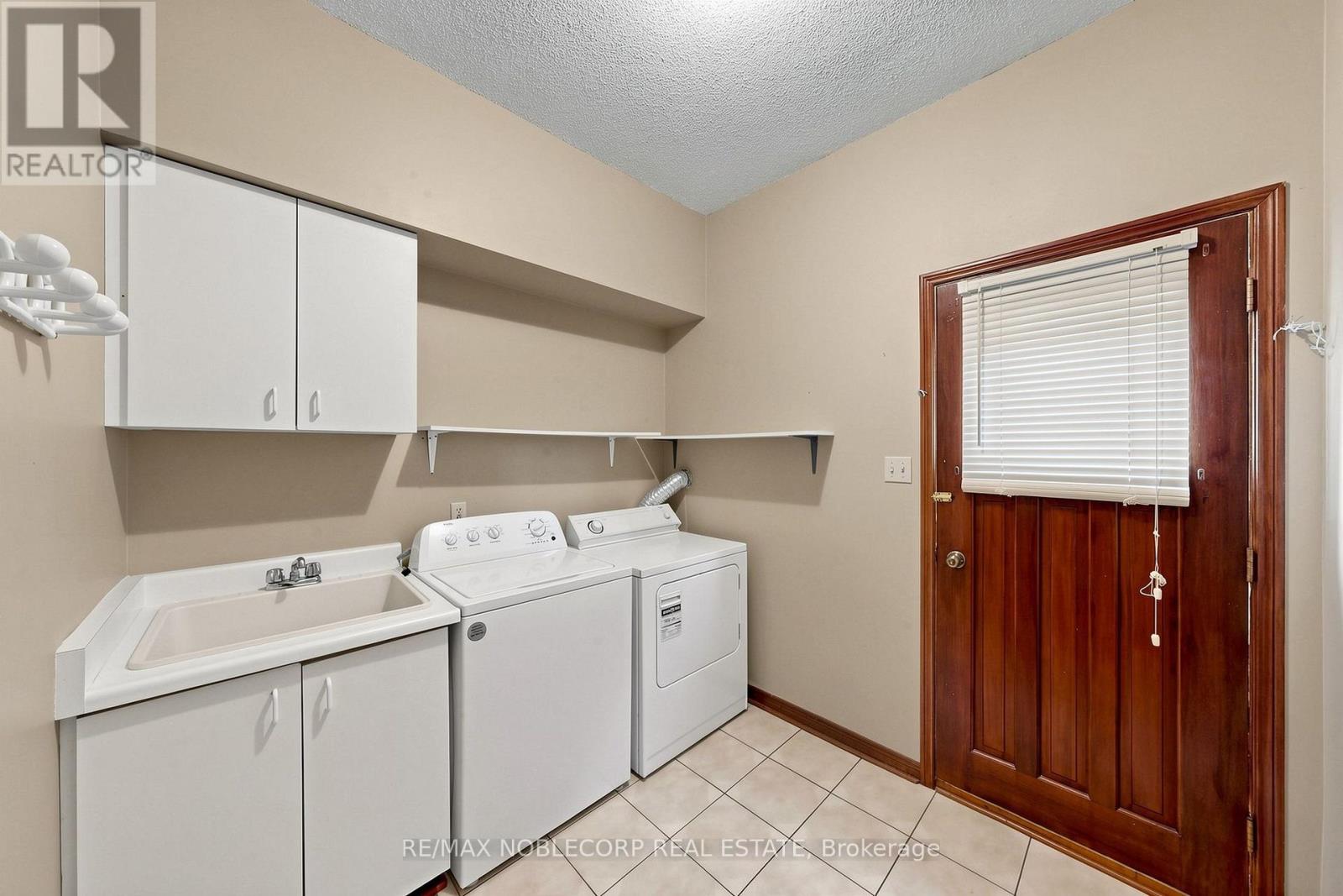 162 VENETIAN CRESCENT - 18