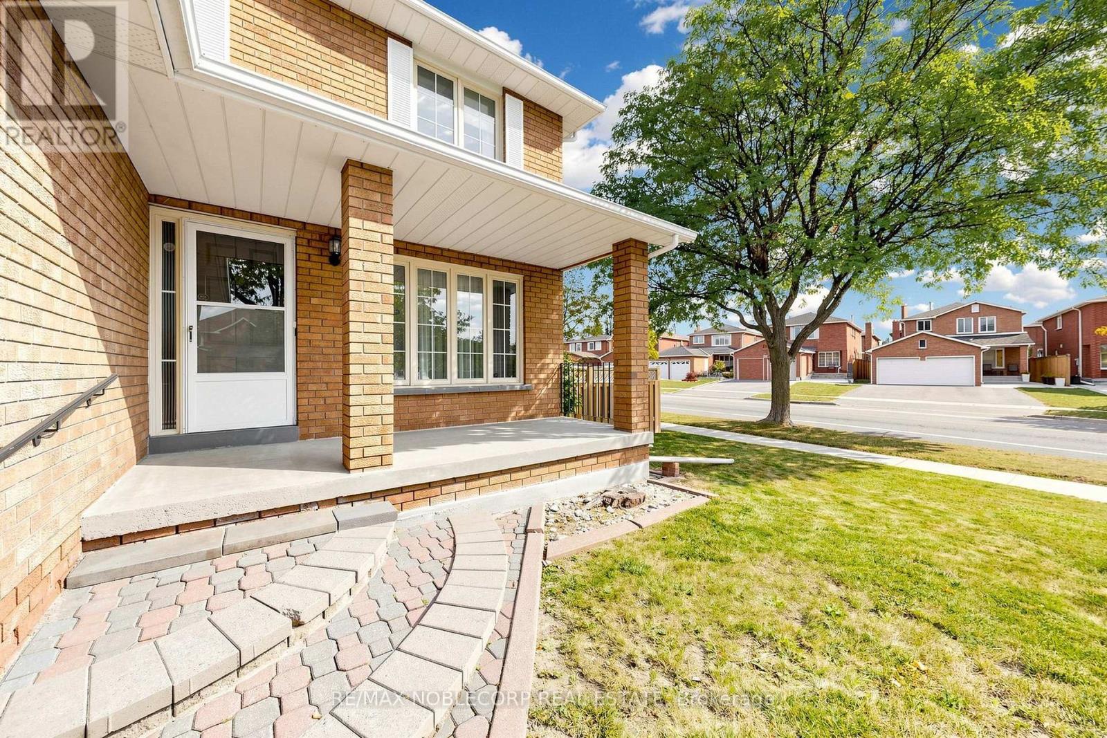 162 VENETIAN CRESCENT - 3