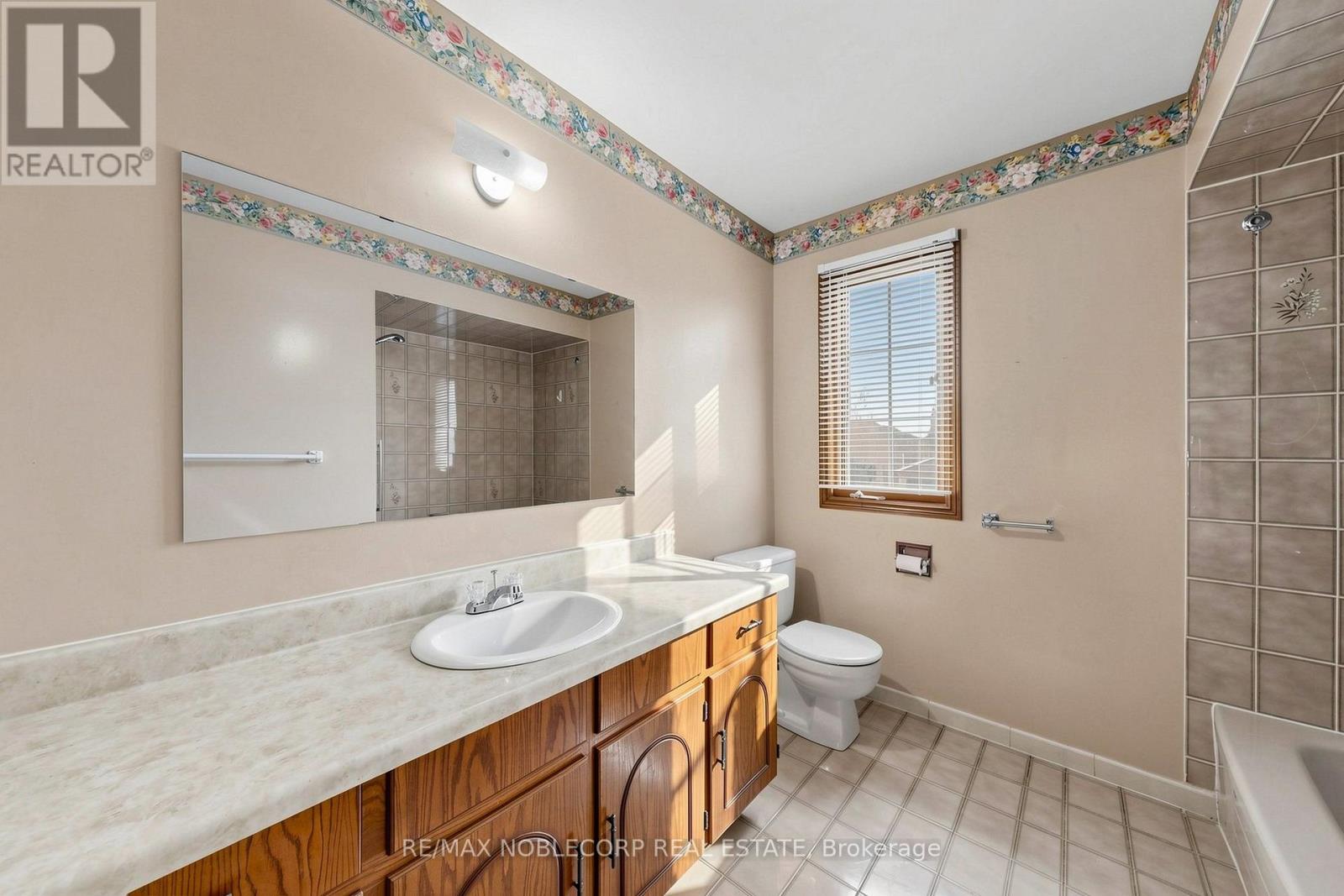 162 Venetian Crescent, Vaughan, ON photo 32