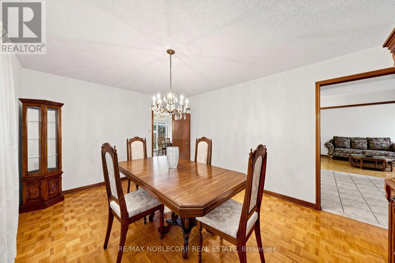 162 VENETIAN CRESCENT - 7