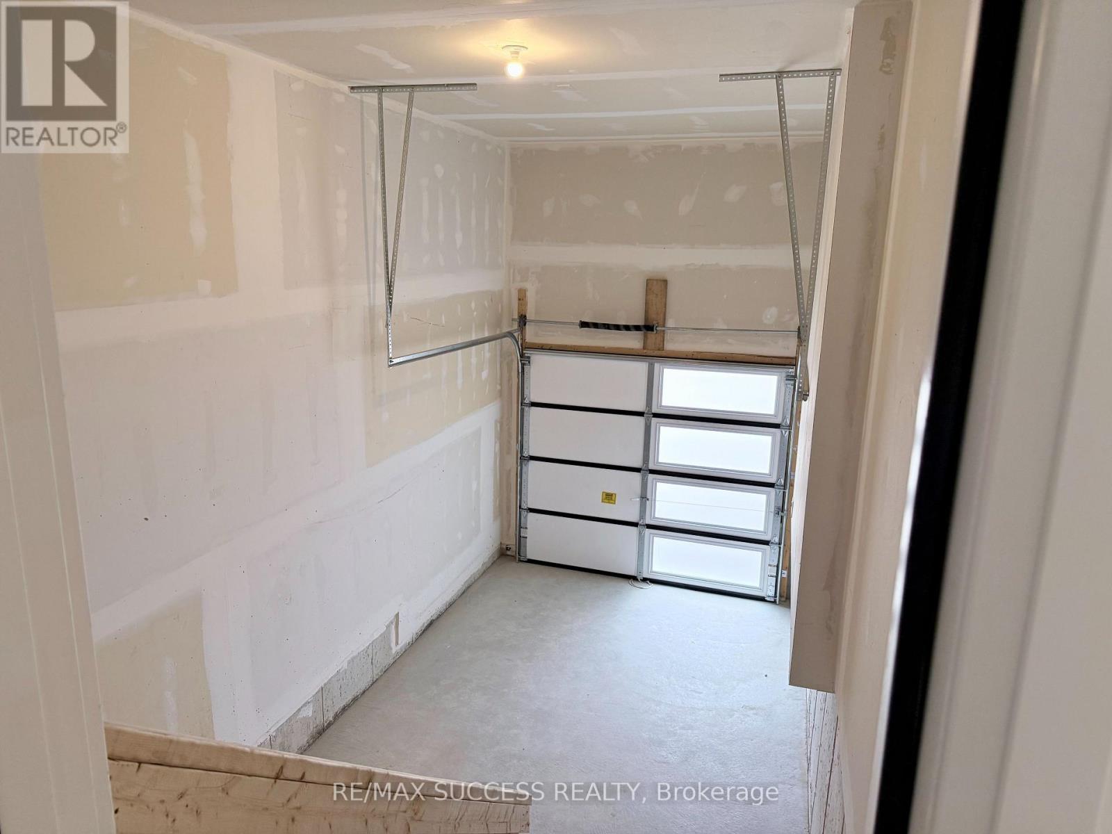89 FLAN Boulevard, Barrie photo 11