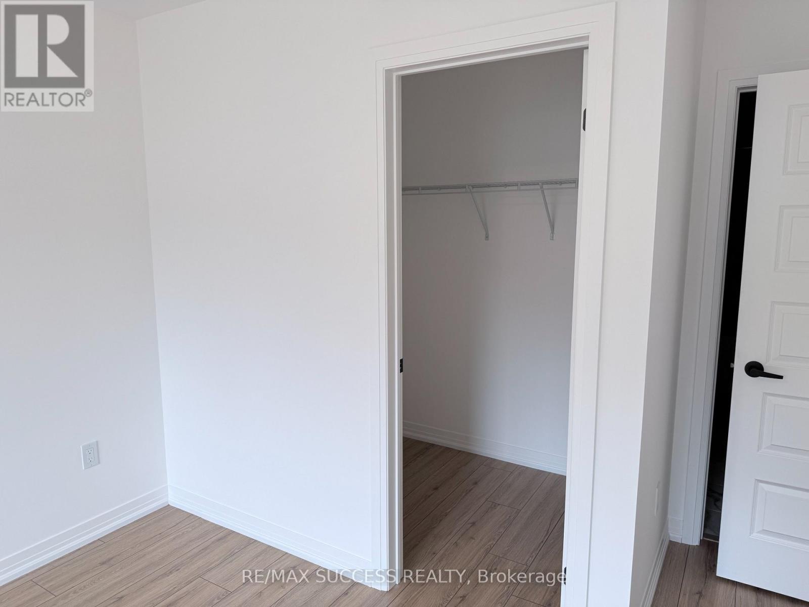 89 FLAN Boulevard, Barrie photo 9