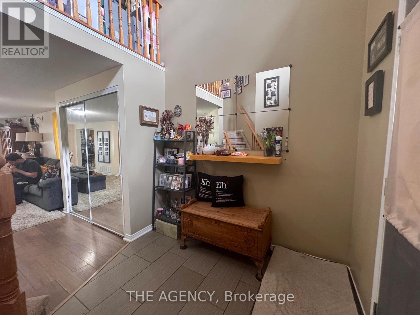 18 Srigley Street, Barrie photo 3