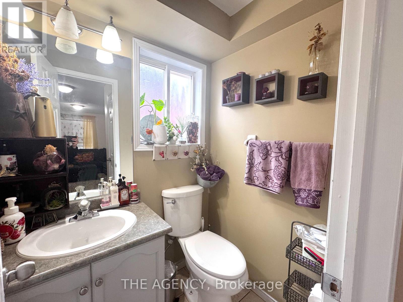 18 Srigley Street, Barrie photo 5