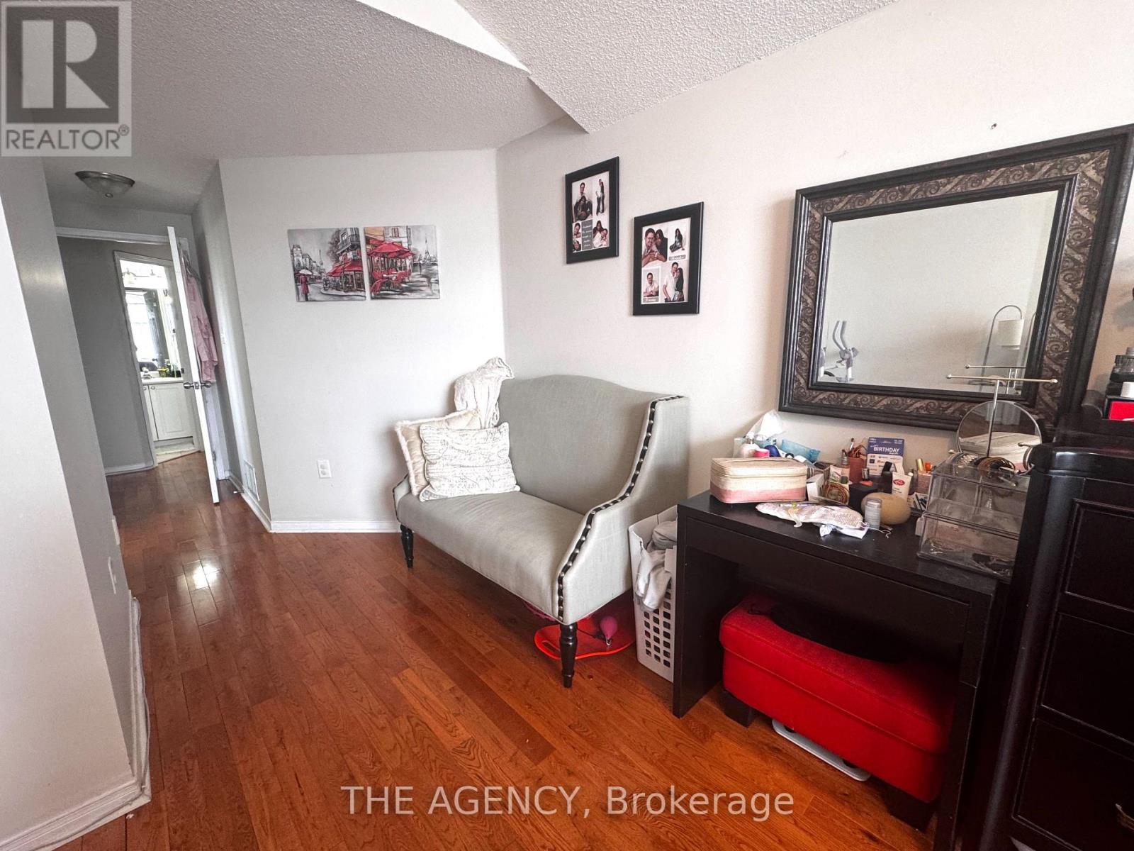 18 Srigley Street, Barrie photo 9