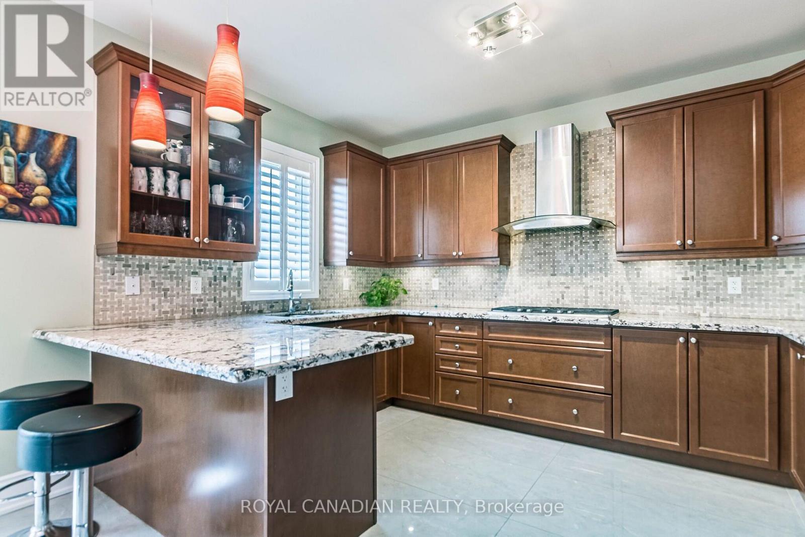 13 ISLAND GROVE - Image 16