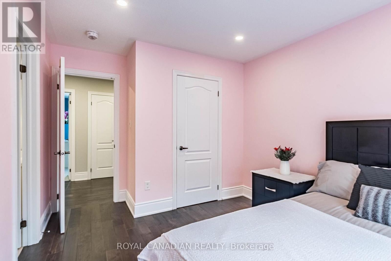 13 ISLAND GROVE - Image 26