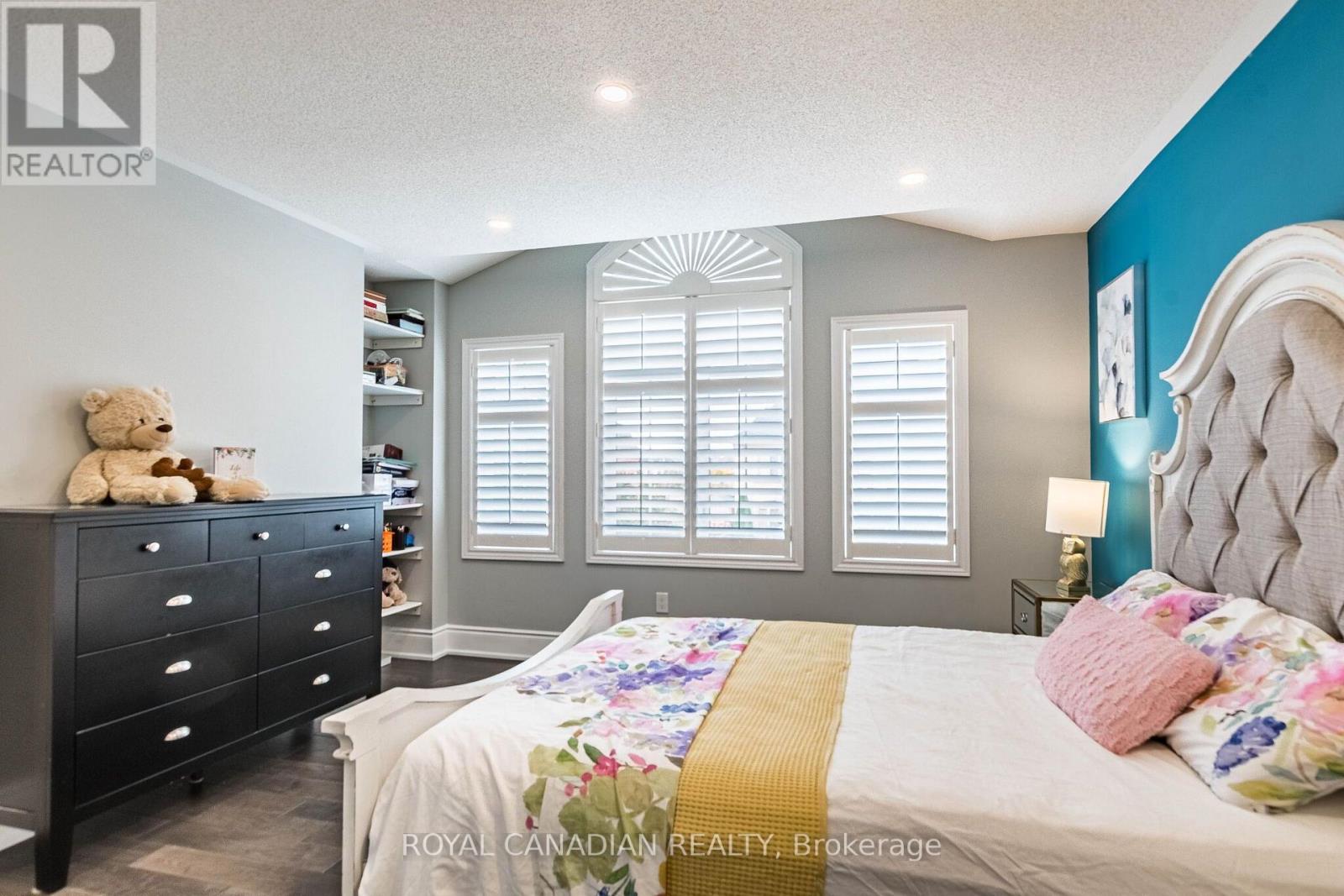 13 ISLAND GROVE - Image 31