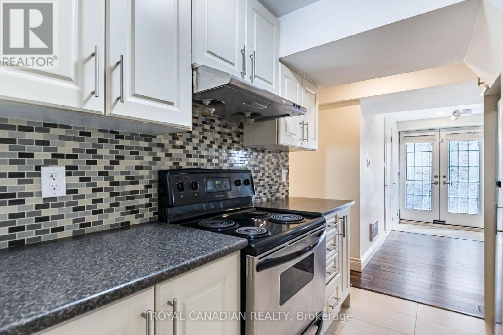 13 ISLAND GROVE - Image 38