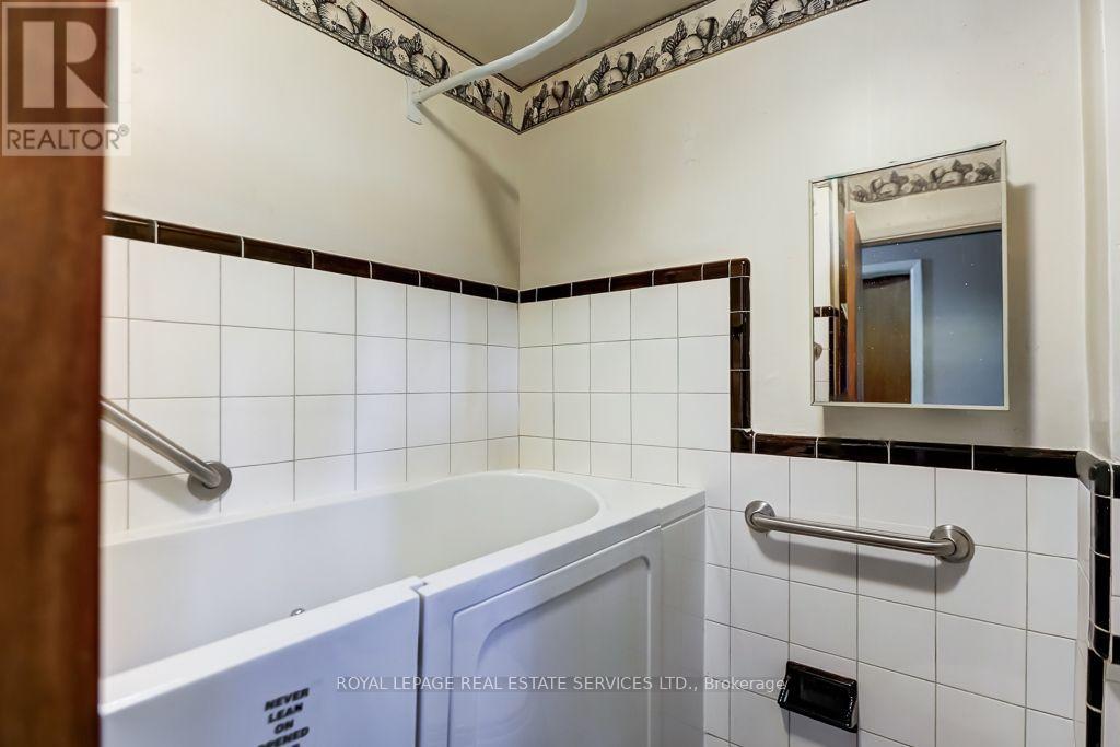 1463 GARNET AVENUE - 11