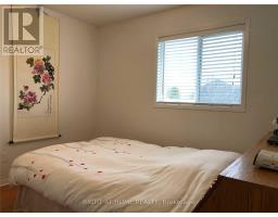 Living room - 5590 Loonlake Avenue, Mississauga, ON L5V2E2 Photo 9