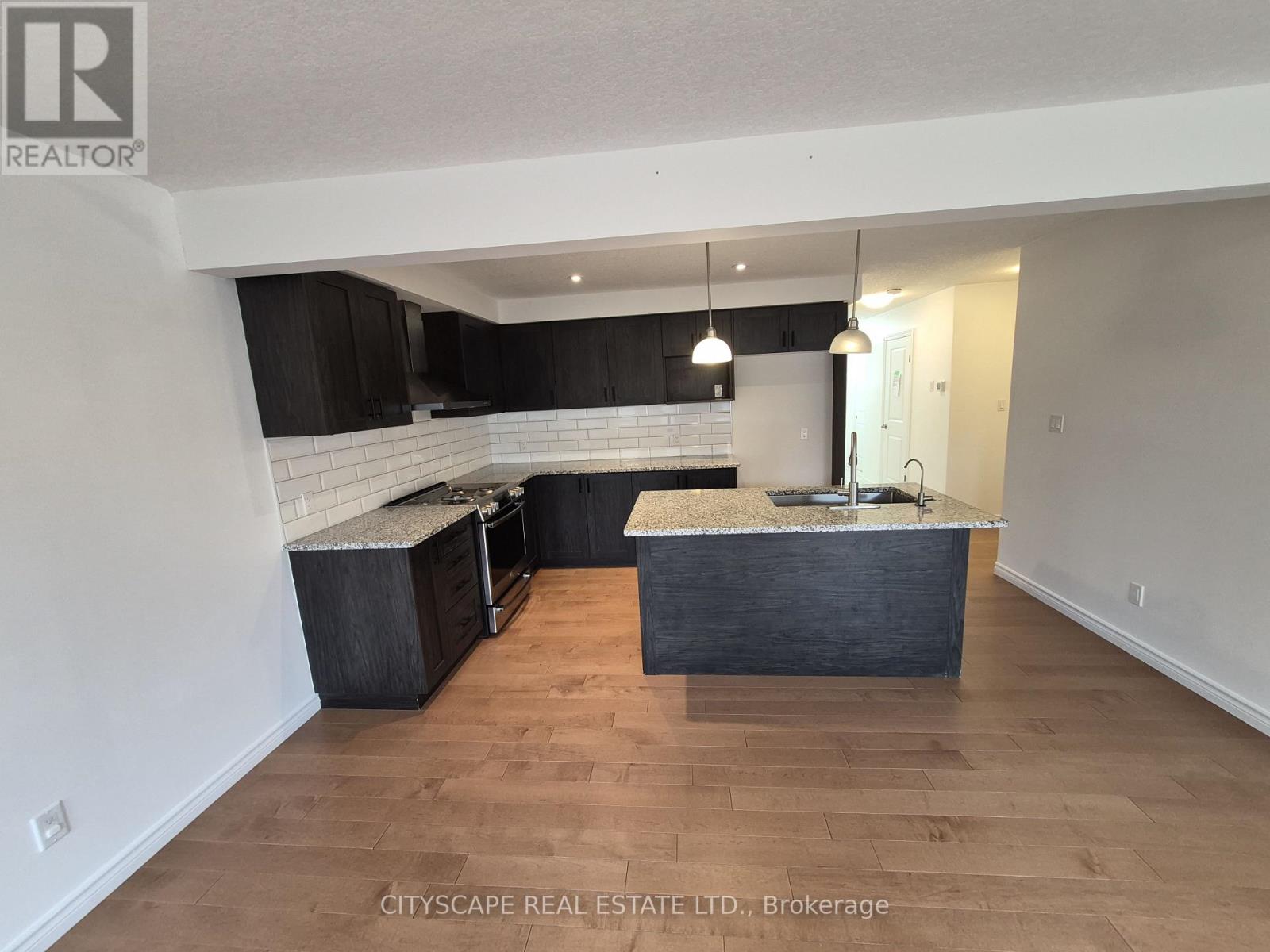 16 - 125 HOLLYBROOK TRAIL — photo 3