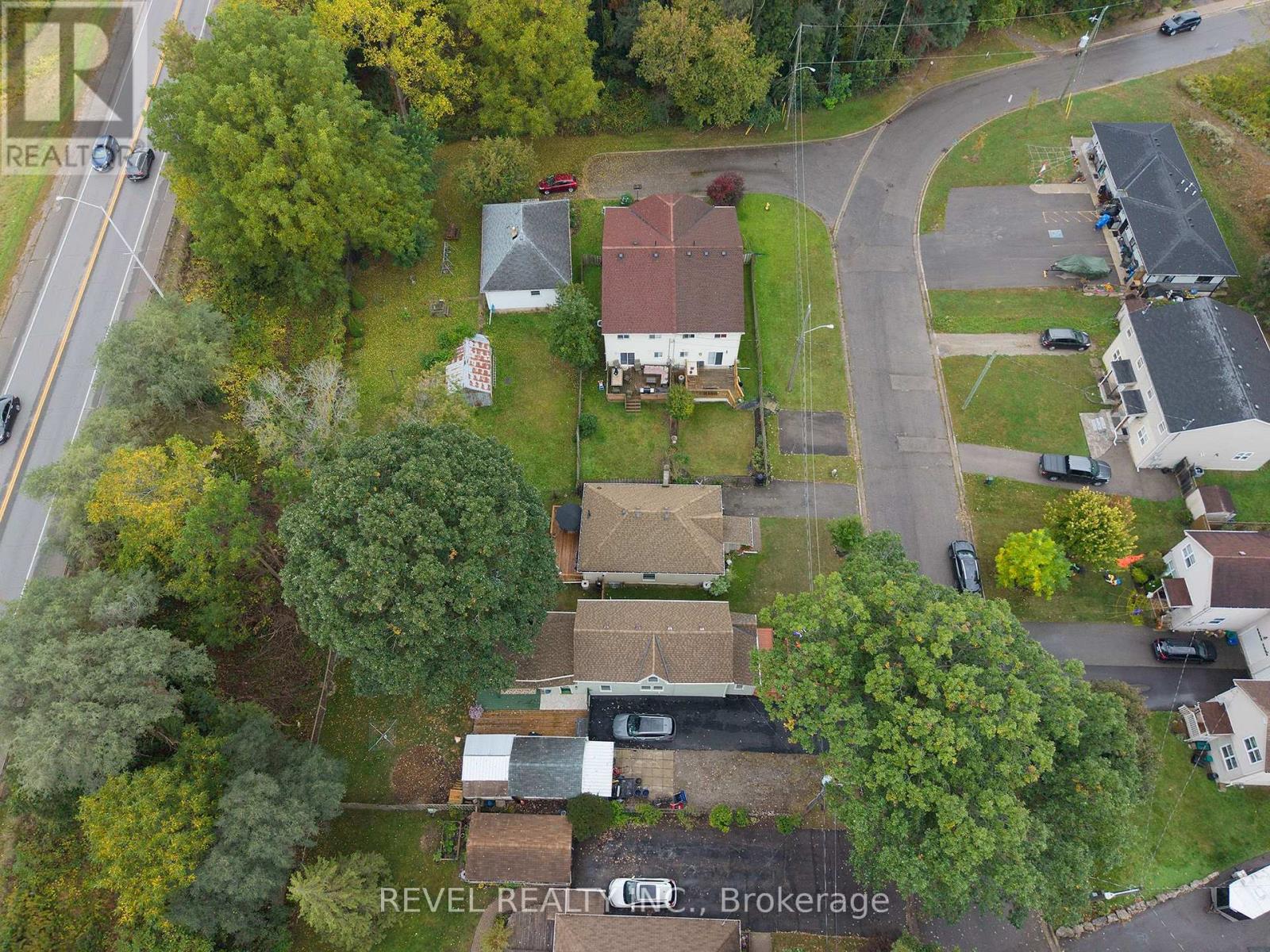 11 Stirton Avenue, Brantford, ON photo 23