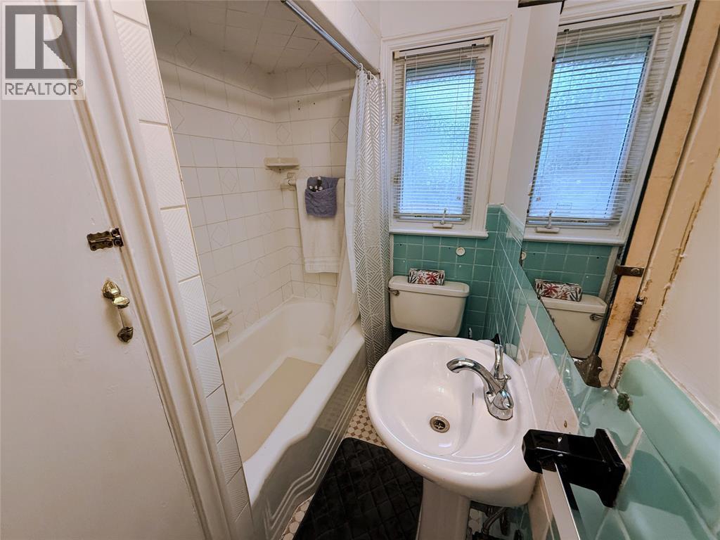 3168 CHURCH - 13