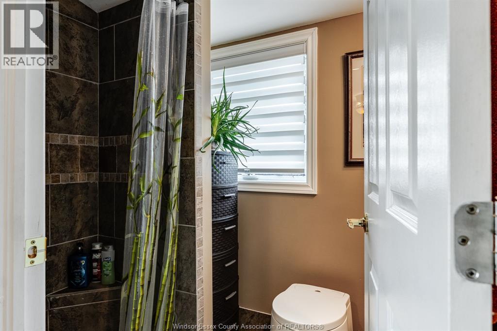 170 Lakeshore ROAD - 12