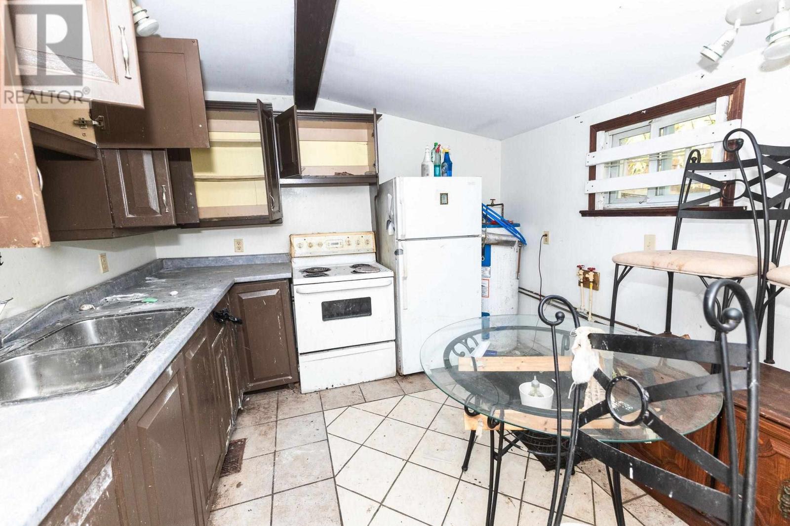 178 Dennis ST - Image 10