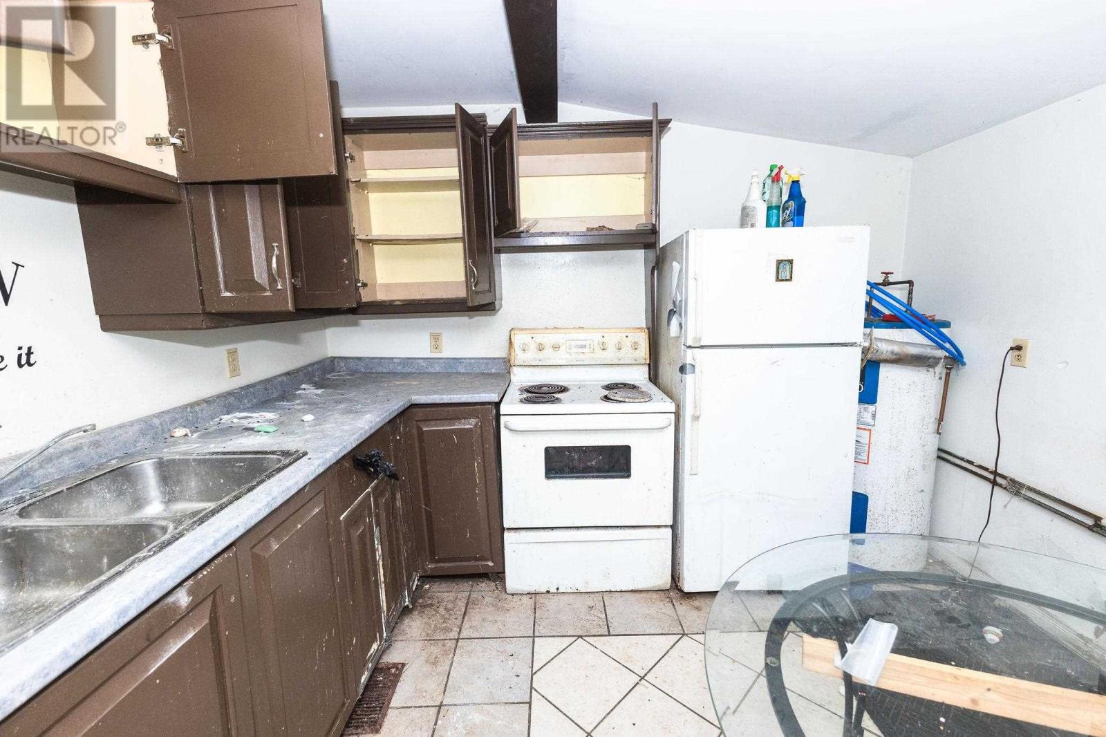178 Dennis ST - Image 15