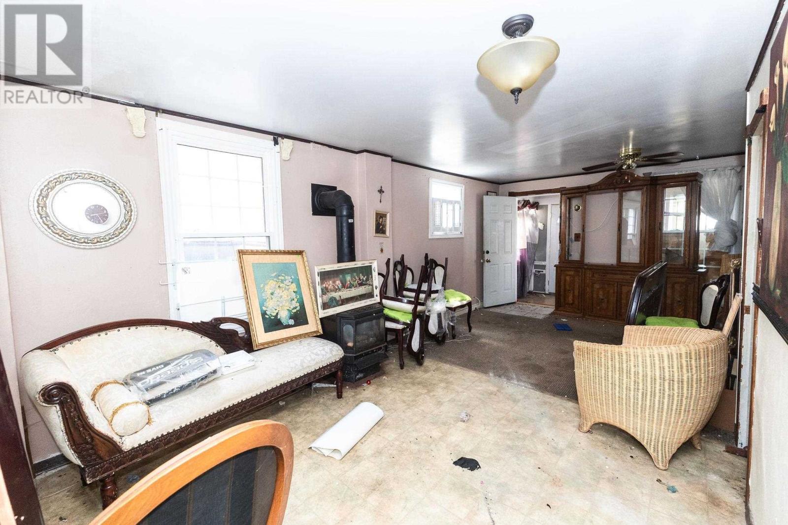 178 Dennis ST - 9