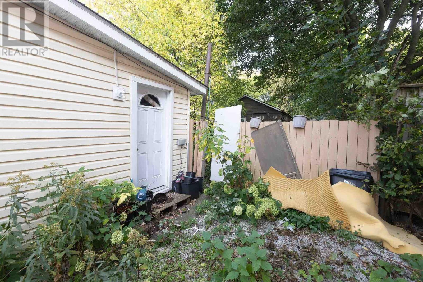 178 Dennis ST - Image 24