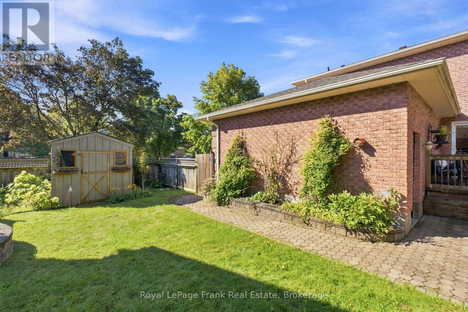 86 CHERRY BLOSSOM CRESCENT - 34