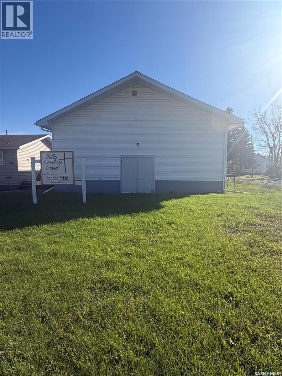 311 & 208 Main Street, Pelly