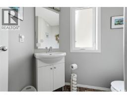8097 Wascana Gardens Crescent, Regina, SK S4V1G2 Photo 16