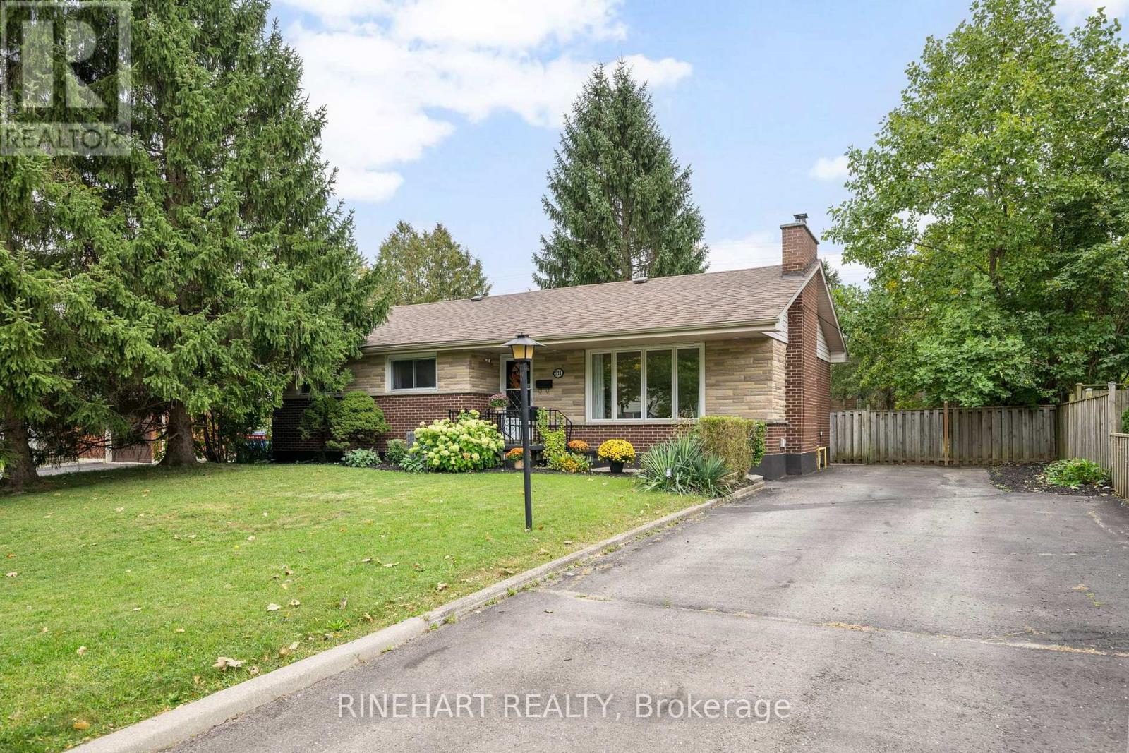 311 BURLINGTON CRESCENT - 1