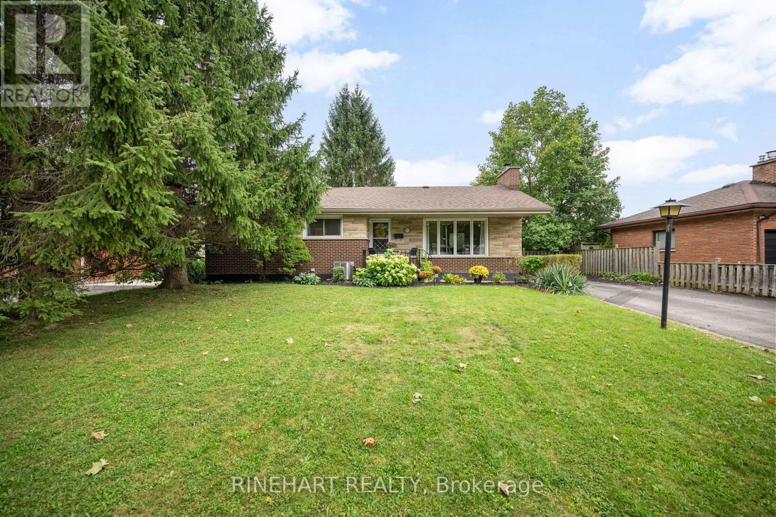 311 BURLINGTON CRESCENT - 2