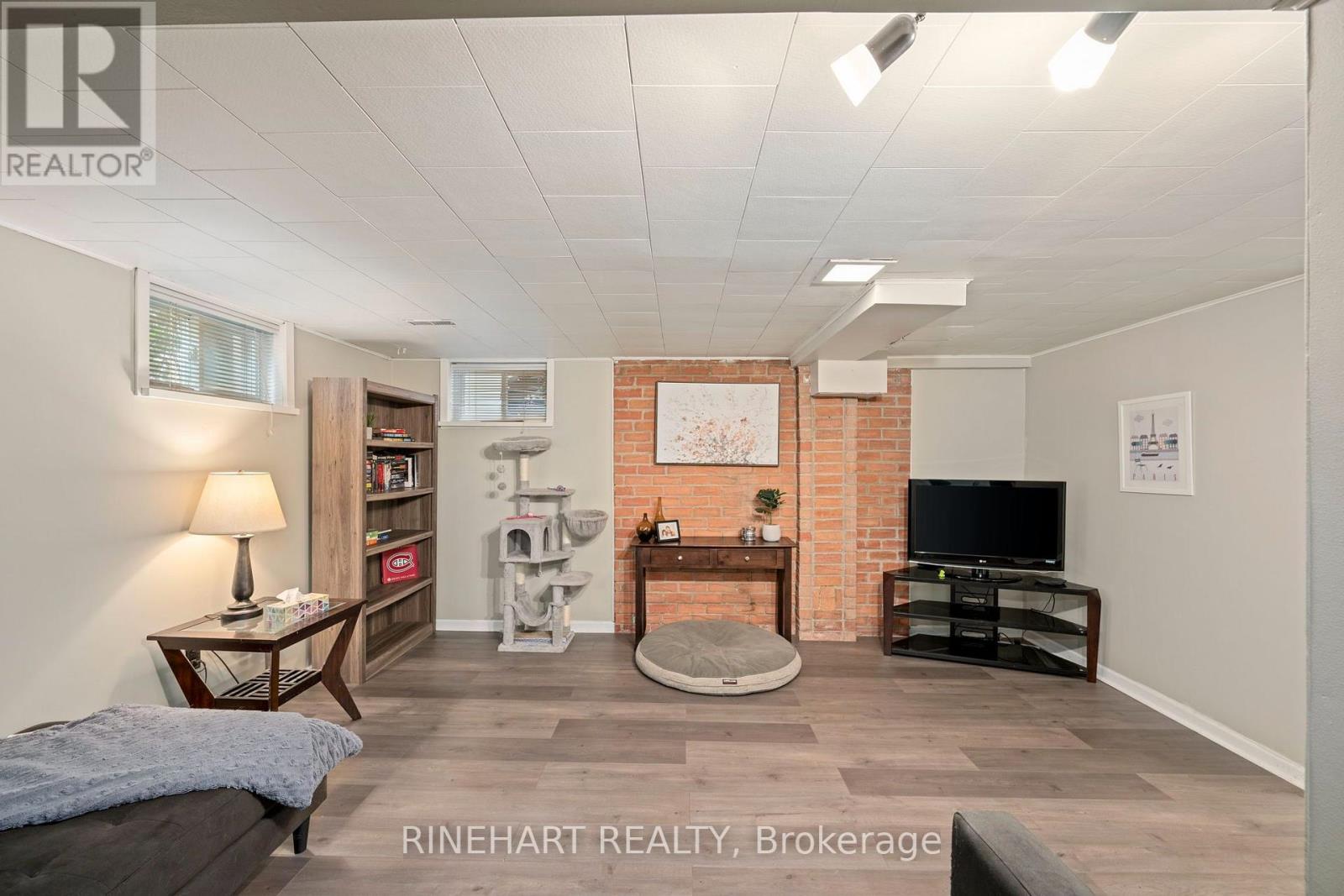 311 BURLINGTON CRESCENT - Image 25