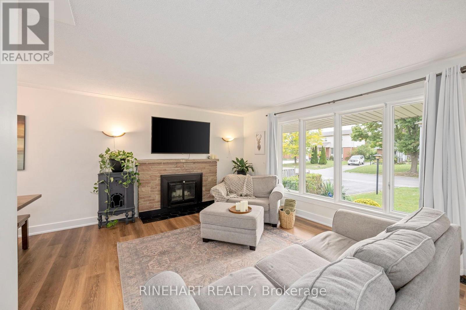 311 BURLINGTON CRESCENT - Image 6