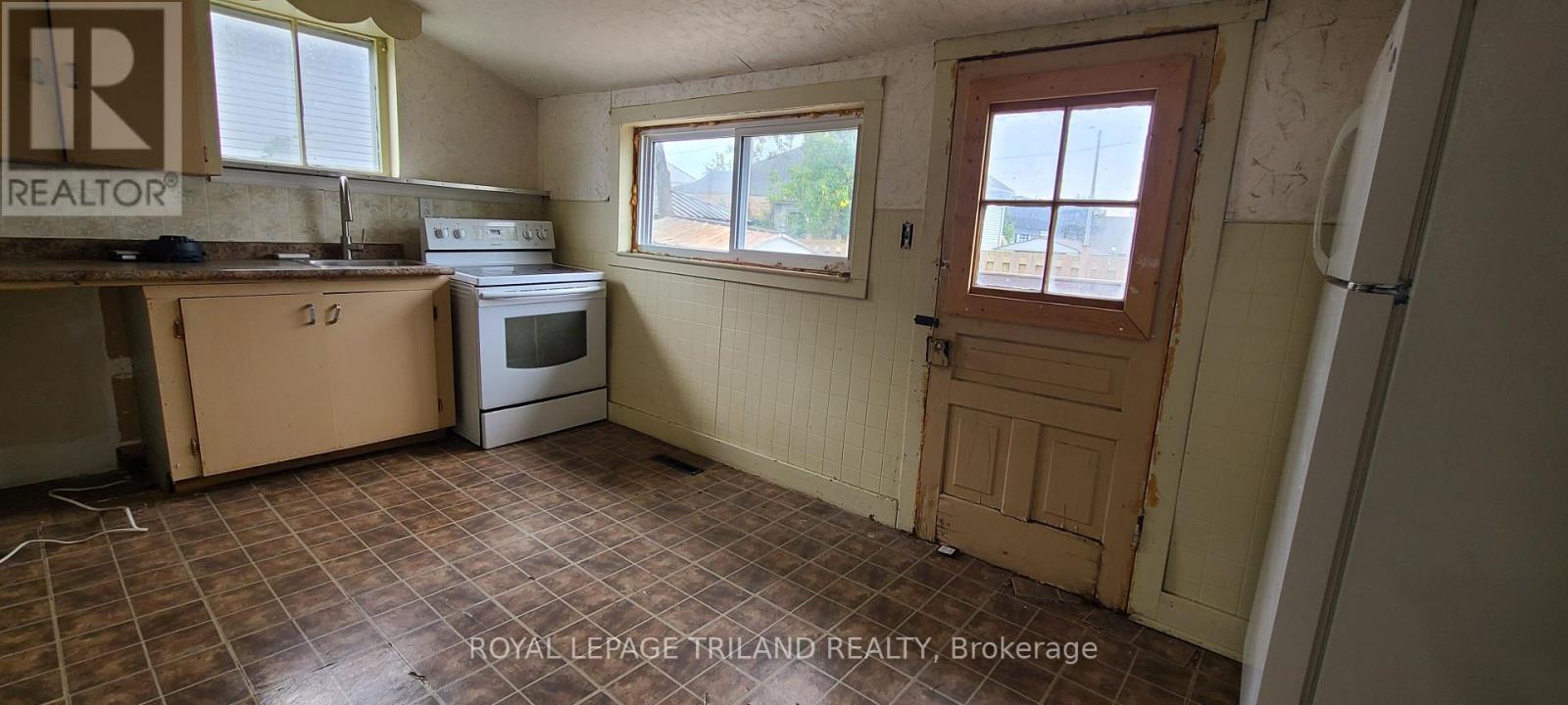 26 EAGLE STREET - 12