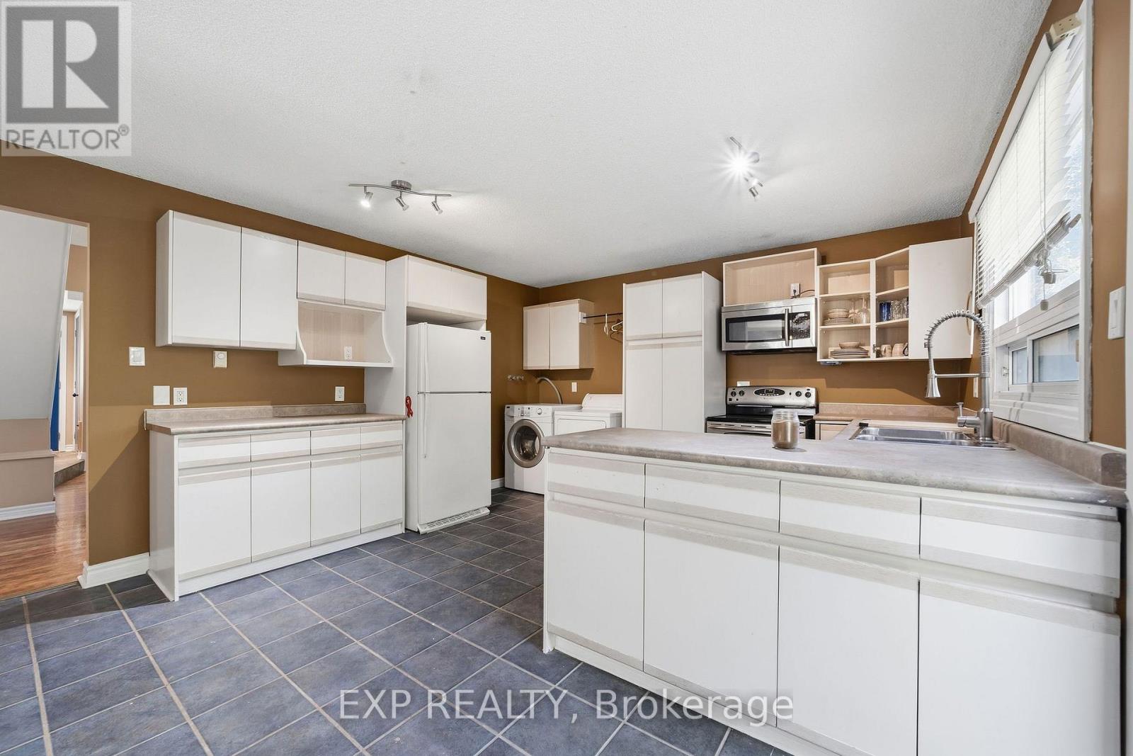 56 YARDLEY PLACE - 4