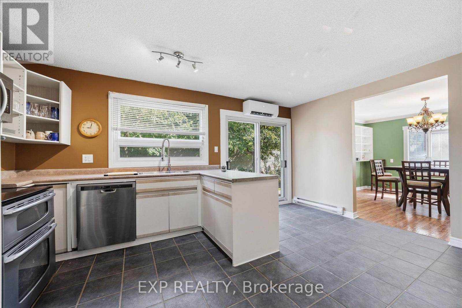 56 YARDLEY PLACE - 5
