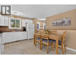 172 Queensland Road SE - photo 14