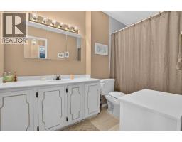 172 Queensland Road SE - photo 24