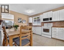172 Queensland Road SE - photo 12