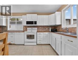 172 Queensland Road SE - photo 10