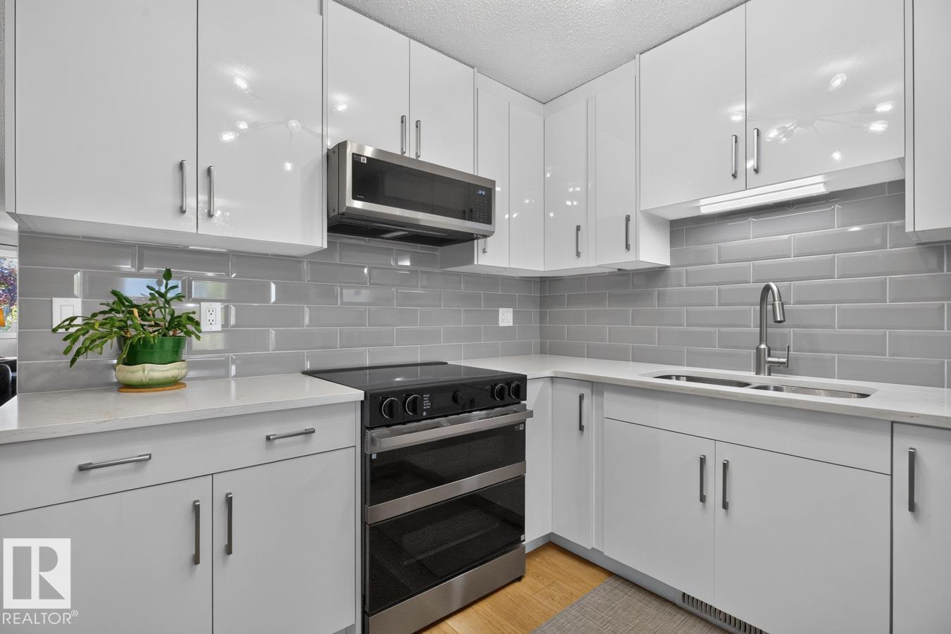 10860 11 AV NW - 9