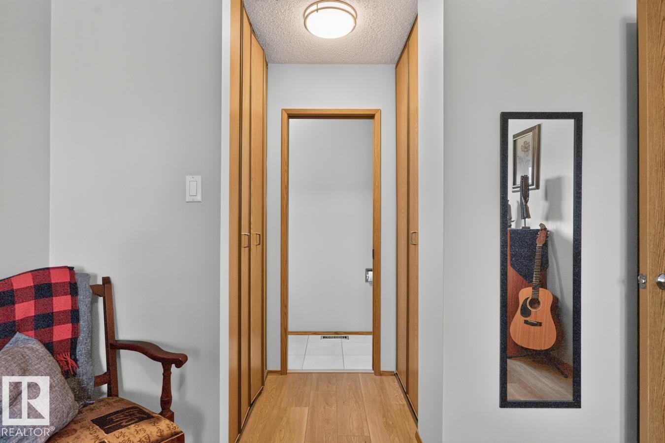 10860 11 AV NW - 19