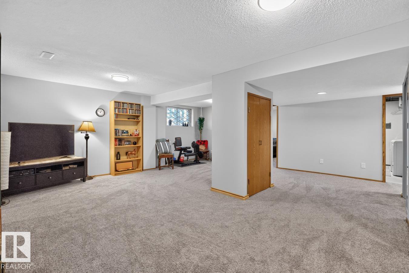 10860 11 AV NW - 26