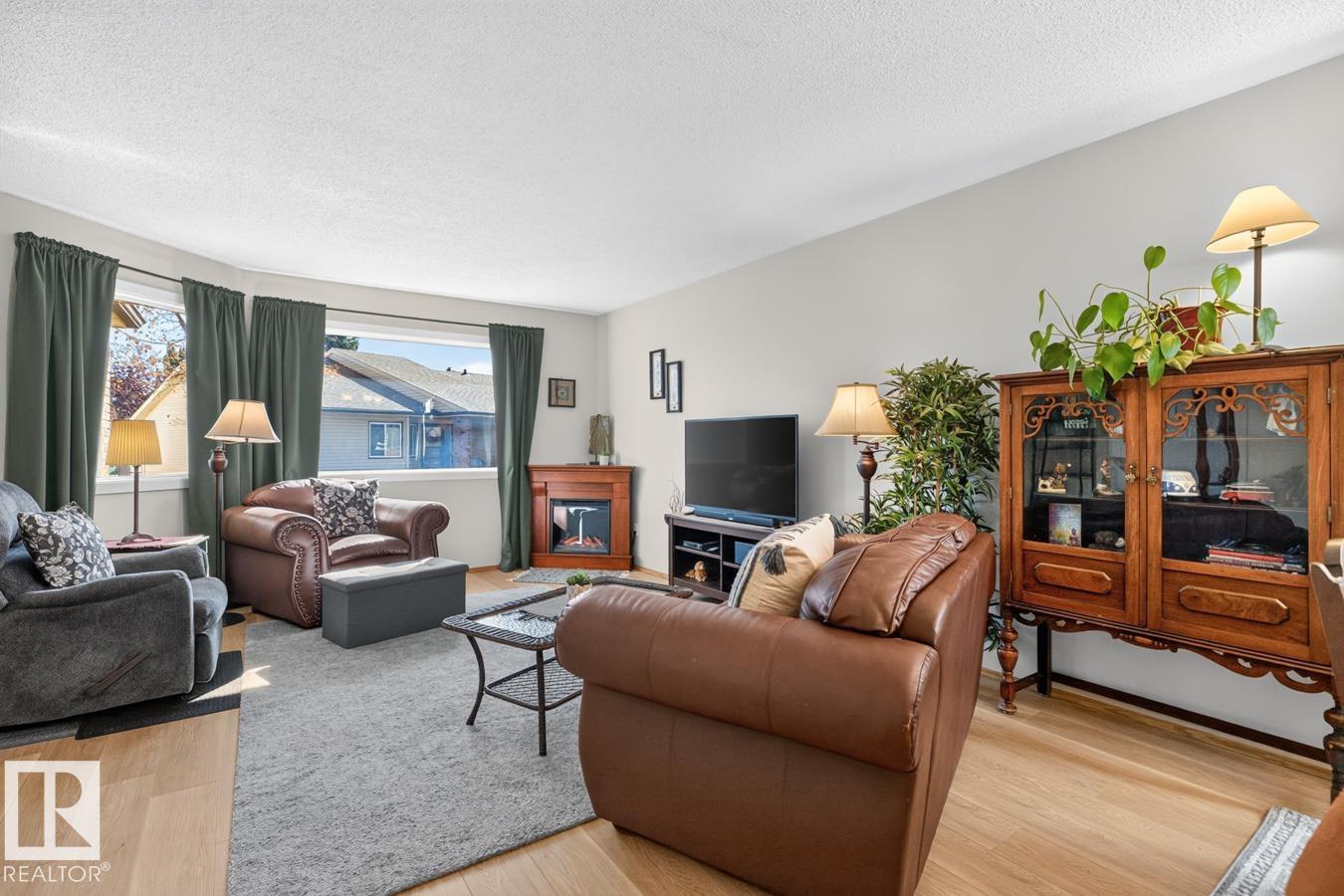 10860 11 AV NW - 3