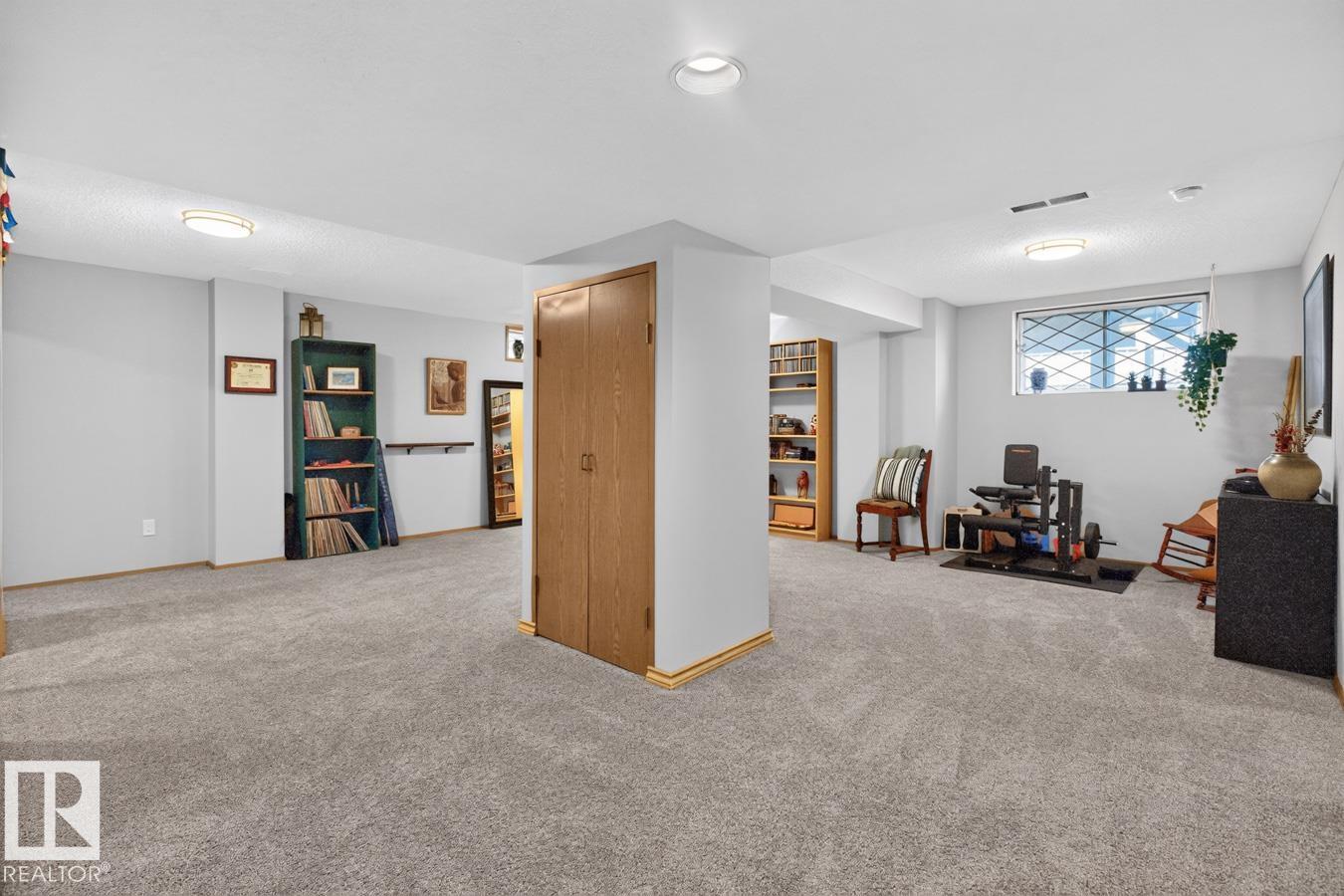 10860 11 AV NW - Image 27