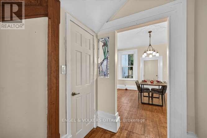716 KING STREET W - 14