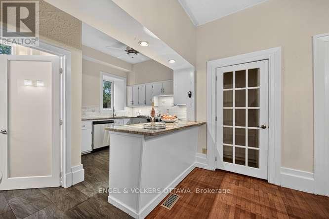 716 KING STREET W - 18
