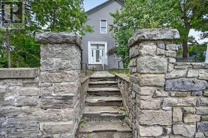 716 KING STREET W - 2