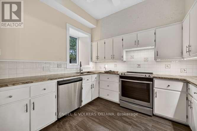 716 KING STREET W - 20