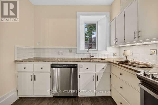 716 KING STREET W - 22