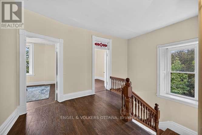 716 KING STREET W - 29