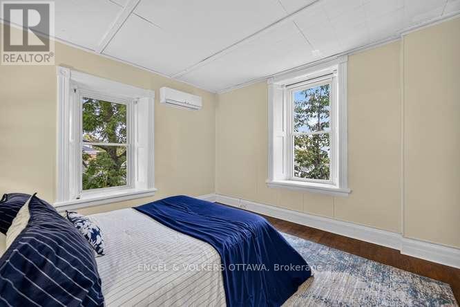 716 KING STREET W - 32