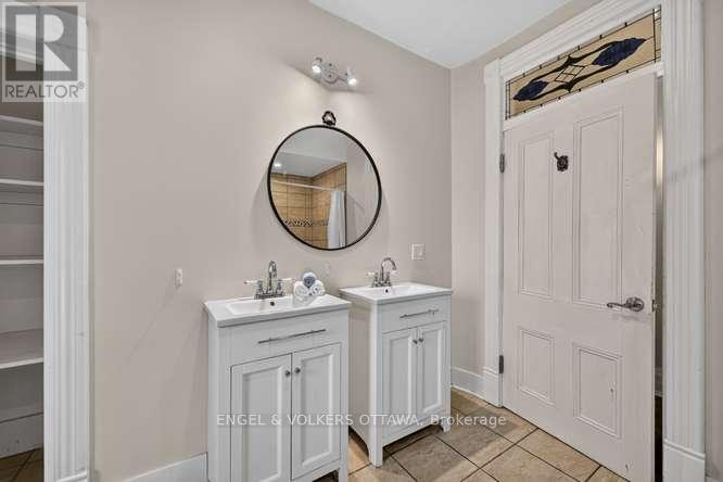 716 KING STREET W - 38